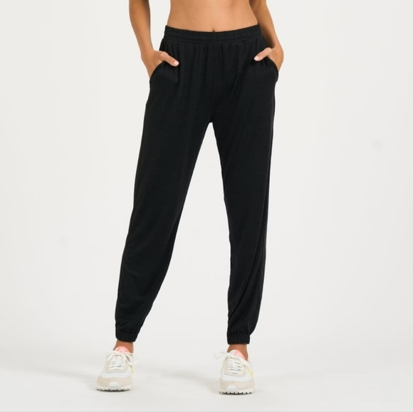 Vuori Pants - NWT Vuori Women's Boyfriend Jogger - Size Medium